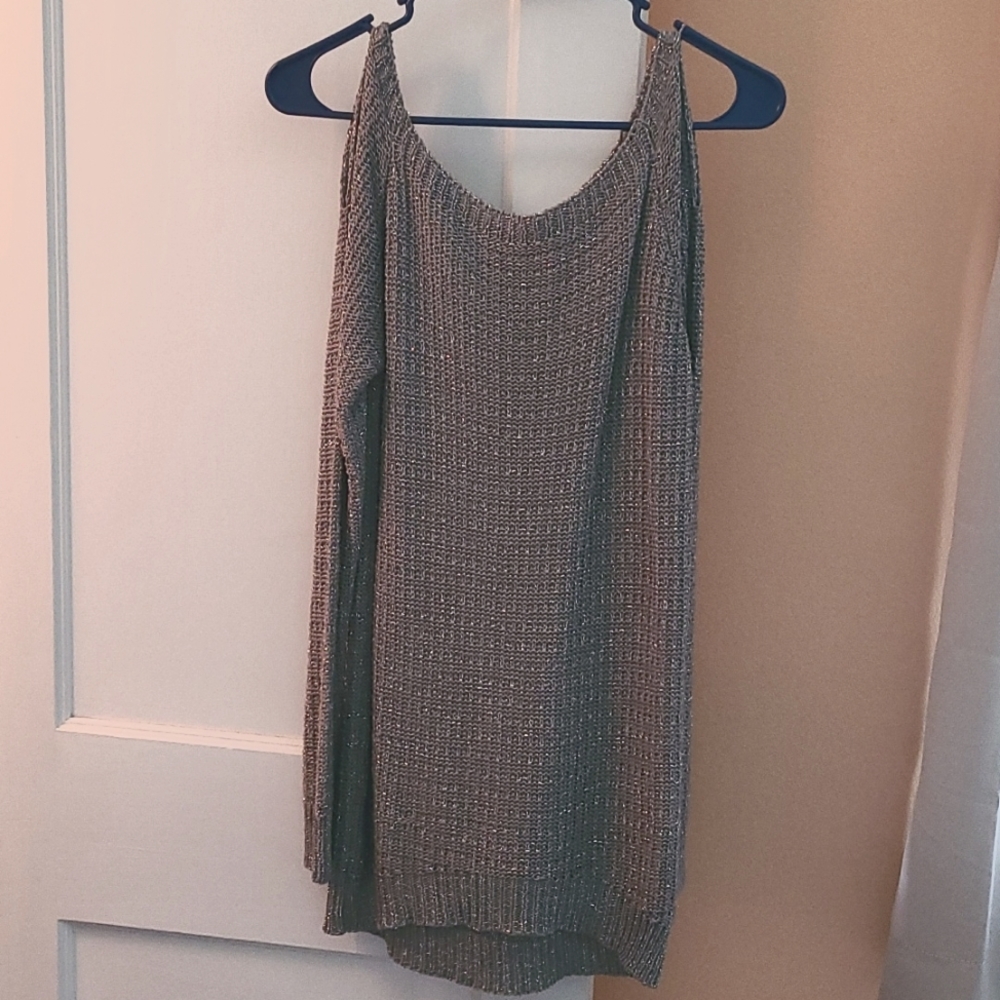 Long sleeve top. Shows off your shoulders. Looks great with a pair of black leg.